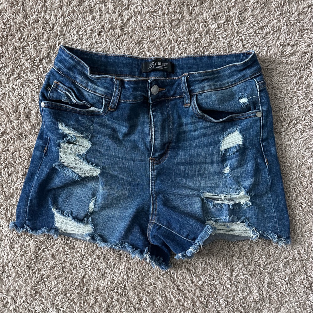Women’s judy blue ripped jean shorts size L.